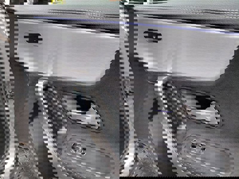 Image Mercedes-Benz CLASSE A A 250 e  Berline Compacte AMG Line 